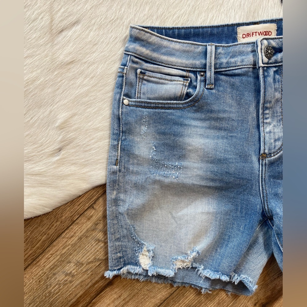 Driftwood distressed denim shorts - Picture 3 of 10